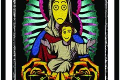 Ilustración a color de estilo expresivo y caricaturesco que representa a la Virgen María sosteniendo al Niño Jesús, con rostros amarillos, un halo rosa y fondo verde, enmarcada por grandes rosas naranjas. Diseño de tatuaje con líneas sólidas y bloques de negro. Ilustración realizada por Agu. Diseño disponible en Hipno Tattoo Estepona.