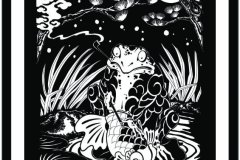 Ilustración blackwork de estilo japonés ukiyo-e mostrando una rana sobre un koi en un estanque con lirios de agua, nubes y ramas de pino bajo la luna nevada. Diseño de tatuaje en blanco y negro con líneas sólidas y bloques de negro. Ilustración realizada por Agu. Diseño disponible en Hipno Tattoo Estepona.
