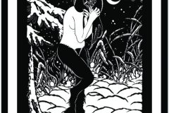 Ilustración blackwork de estilo oscuro y fantástico que representa a una figura con patas de cabra sosteniendo una máscara con cuernos en un bosque nevado bajo una luna creciente. Diseño de tatuaje en blanco y negro con líneas sólidas y bloques de negro. Ilustración realizada por Agu. Diseño disponible en Hipno Tattoo Estepona.