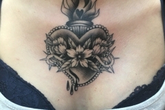 Tatuaje corazón sagrado
